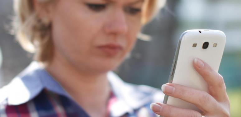 woman frowning at phone